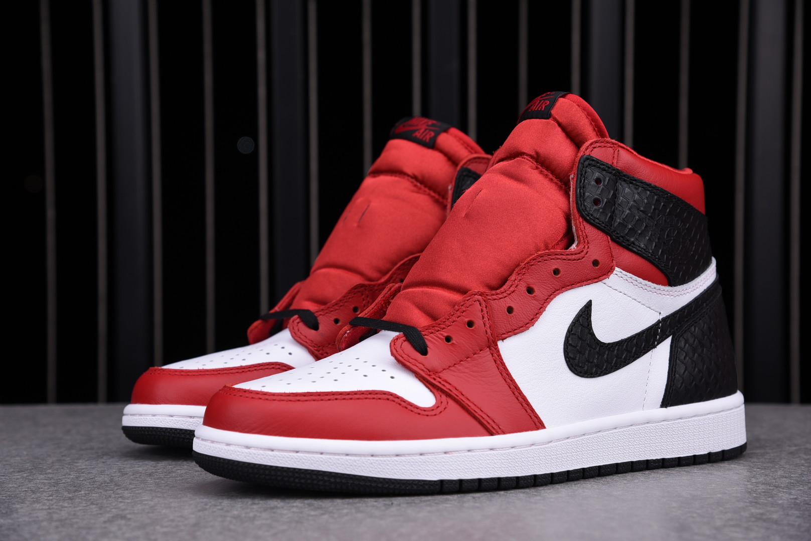 Air Jordan 1 Retro High OG Satin Red